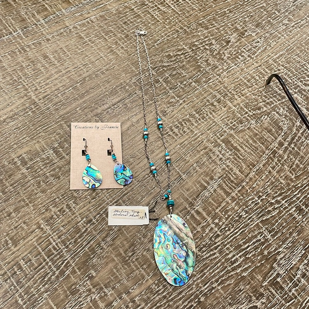 Jewelry - Necklace and matching earrings - abalone shell